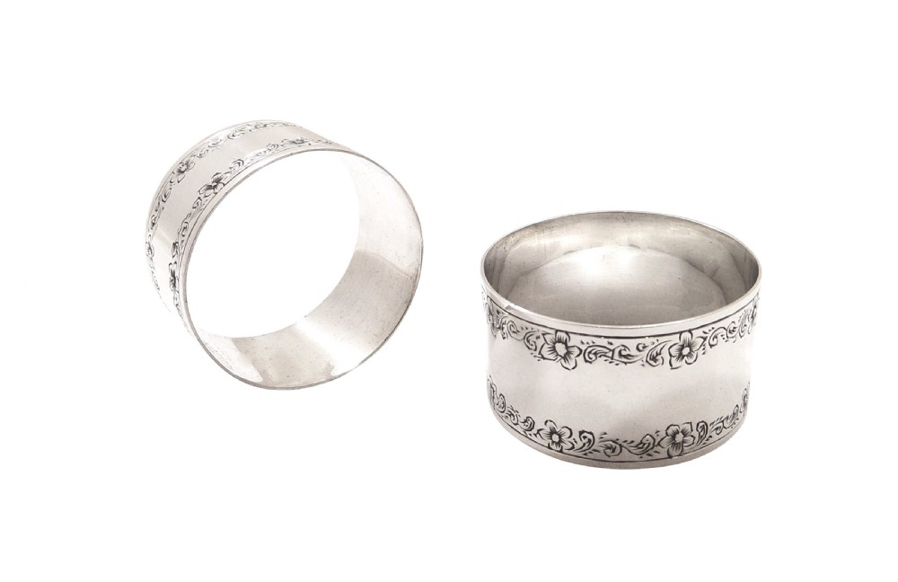 Pair of Antique Victorian Sterling Silver Napkin Rings in Case 1900 View VI