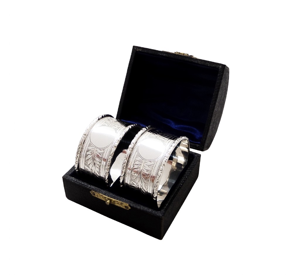 Pair of Antique Edwardian Sterling Silver Napkin Rings in Case 1908 View IX