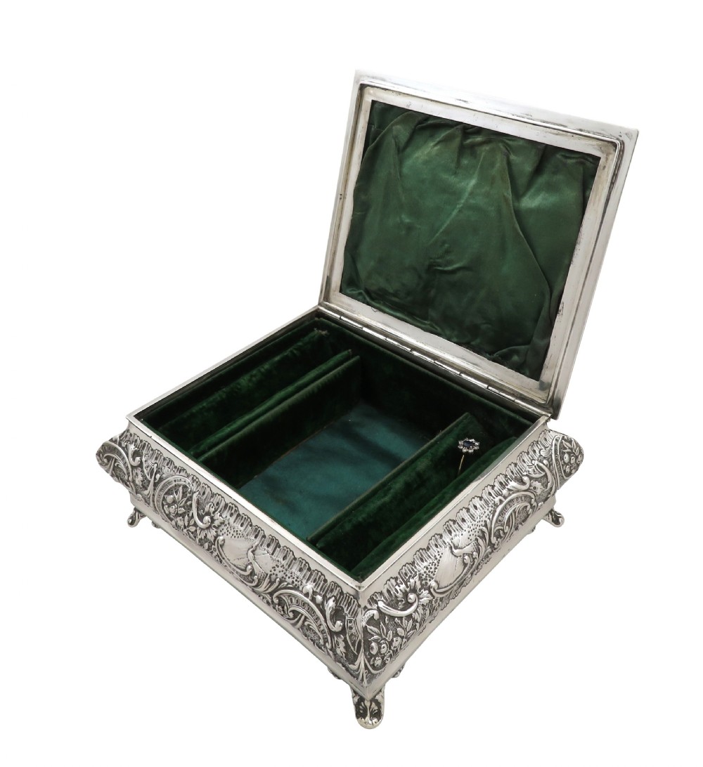 Large Antique Edwardian Sterling Silver Jewellery / Trinket Box 1901 View III