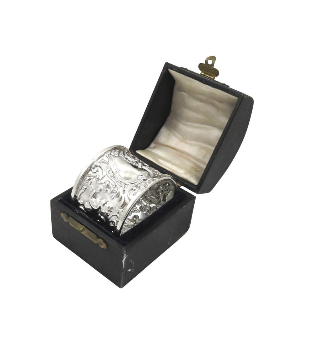 Antique Victorian Sterling Silver 'Cherub' Napkin Ring in Case 1899 View IX