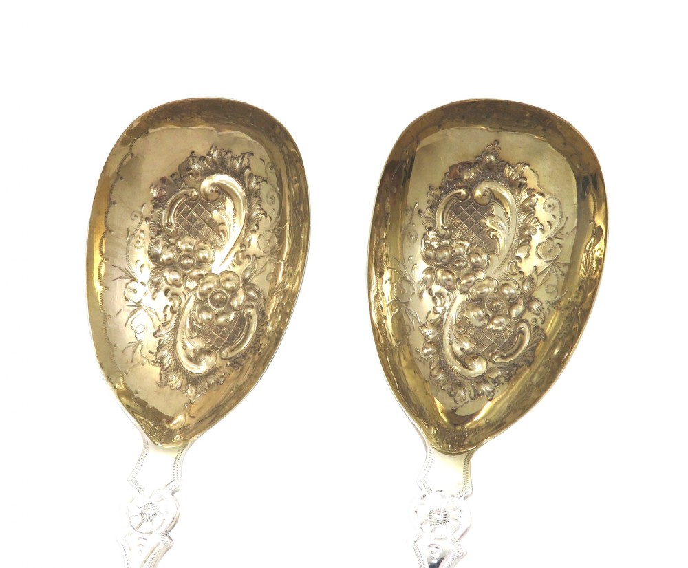 Pair of Antique Victorian Sterling Silver Berry Spoons in Case 1899 View V