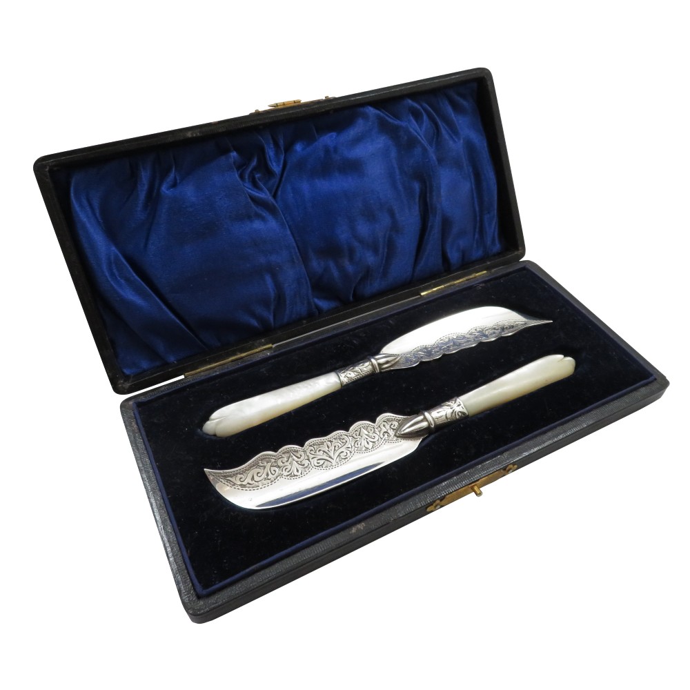 Pair of Antique Edwardian Sterling Silver & Mother of Pearl Butter Knives in Case 1905