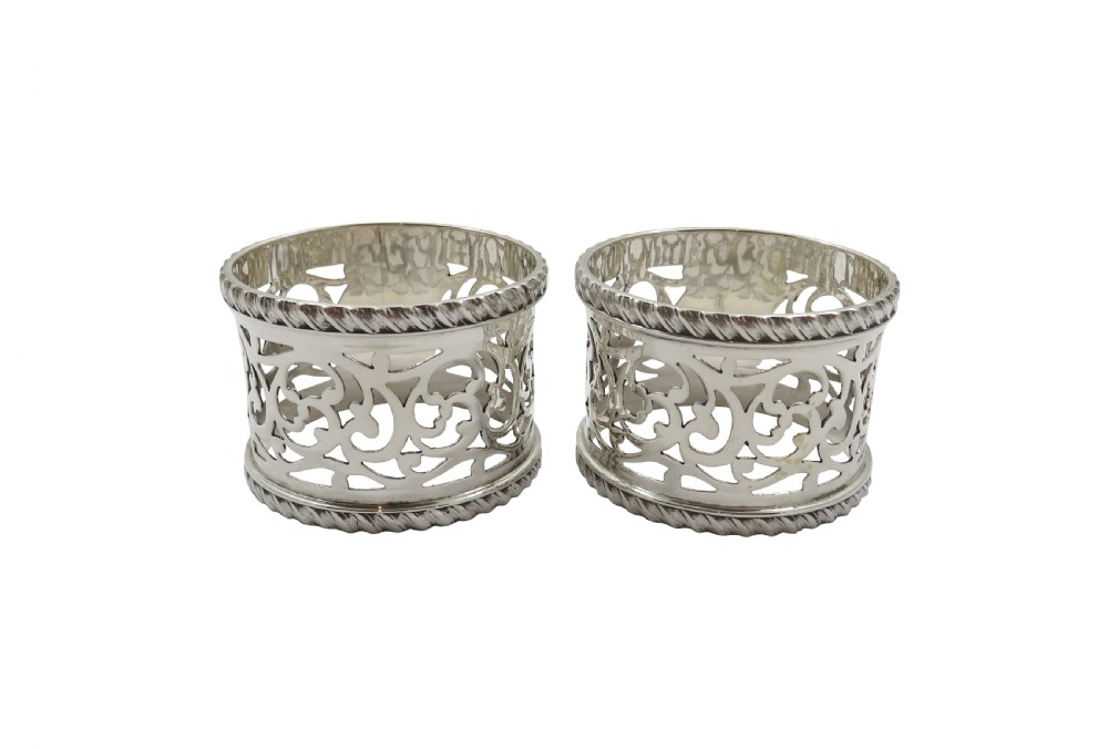 Pair of Antique Edwardian Sterling Silver Napkin Rings in Case 1902 View VII