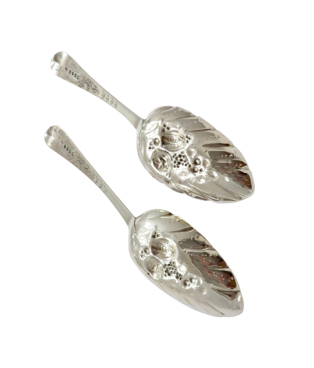 Pair of Antique Georgian Sterling Silver Berry Spoons in Case 1811 View V