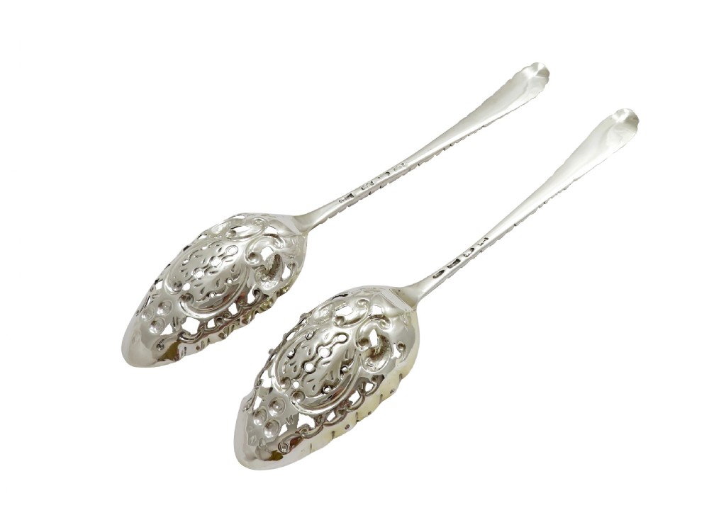 Pair of Antique Georgian Sterling Silver Pierced Berry Spoons in Case 1790/91 View IV