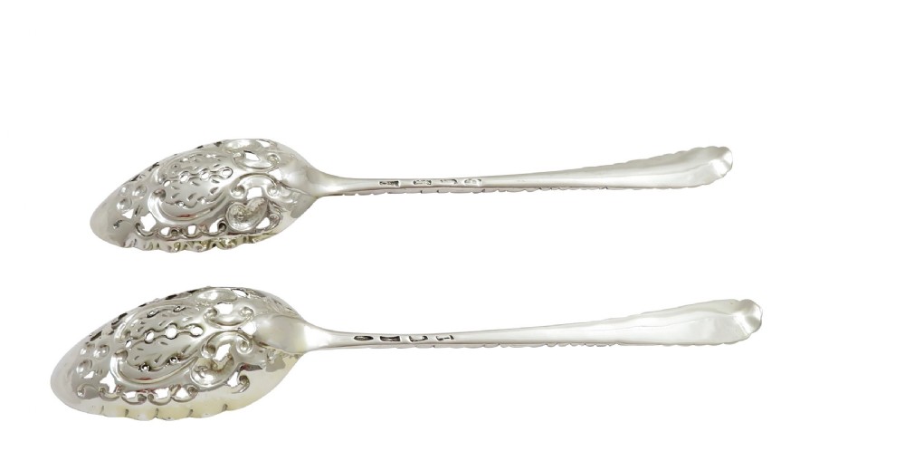 Pair of Antique Georgian Sterling Silver Pierced Berry Spoons in Case 1790/91 View VIII