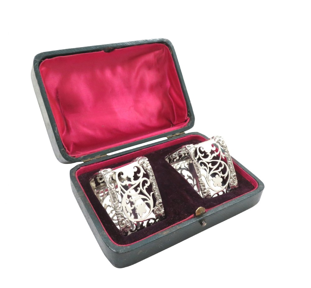 Pair of Antique George V Sterling Silver 'Triangle' Napkin Rings in Case 1912 View IX