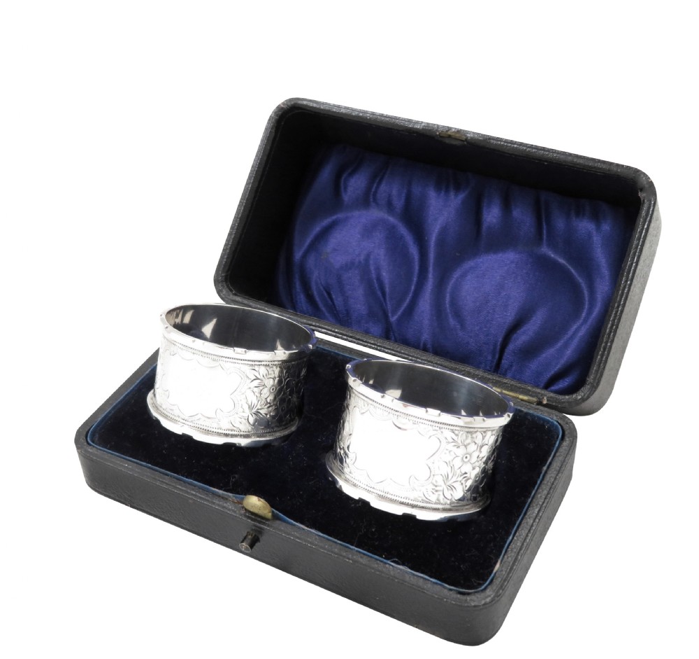 Pair of Antique Edwardian Sterling Silver Napkin Rings in Case 1907 View VIII