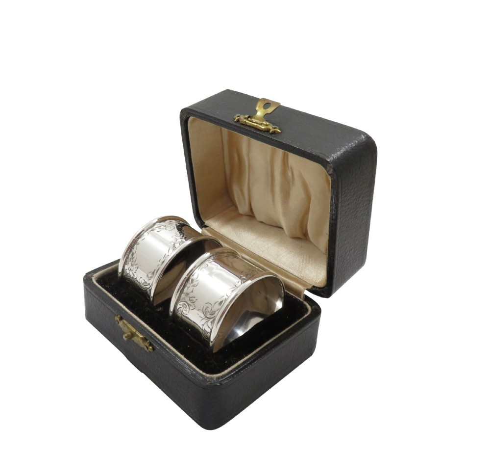 Pair of Antique George V Sterling Silver Napkin Rings in Case 1920 View VIII