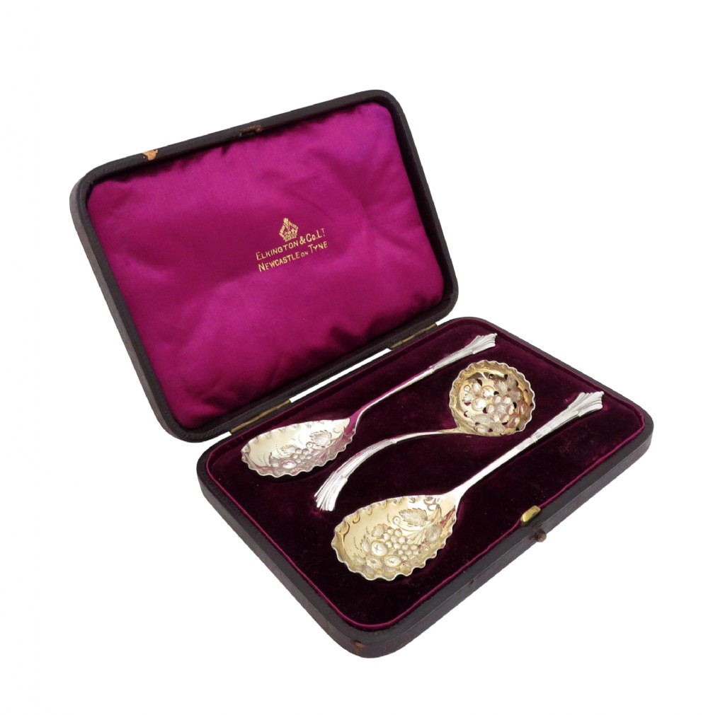 Set of 3 Antique Victorian Sterling Silver Berry Spoons & Sifter in Case 1898