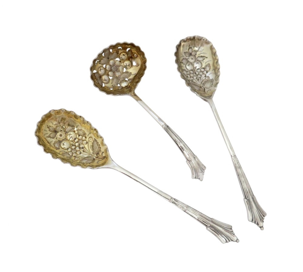 Set of 3 Antique Victorian Sterling Silver Berry Spoons & Sifter in Case 1898 View II