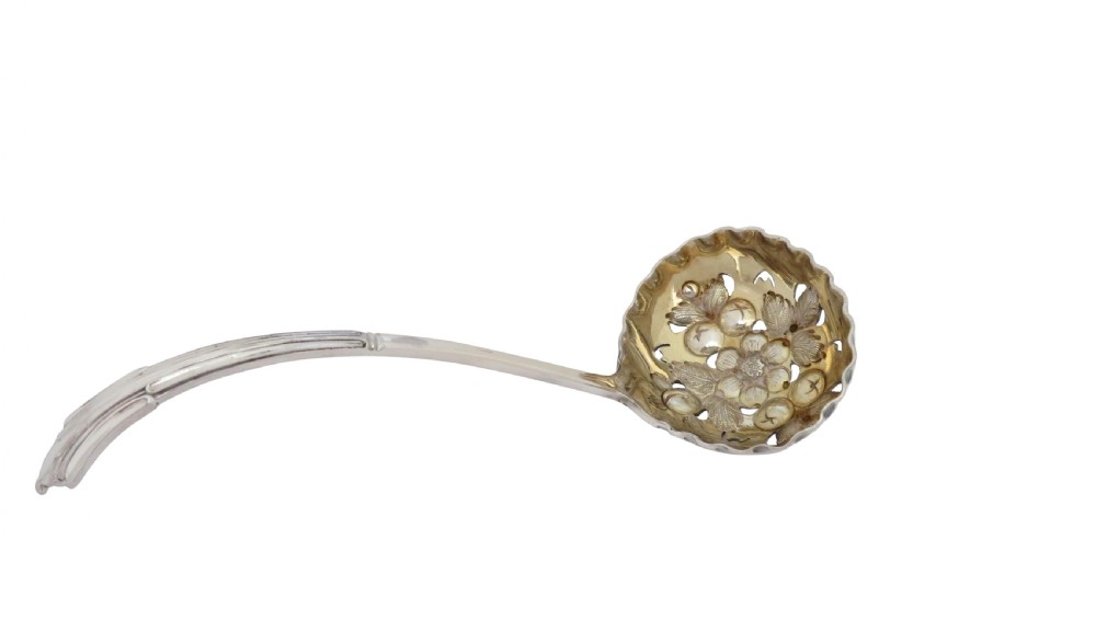 Set of 3 Antique Victorian Sterling Silver Berry Spoons & Sifter in Case 1898 View IV