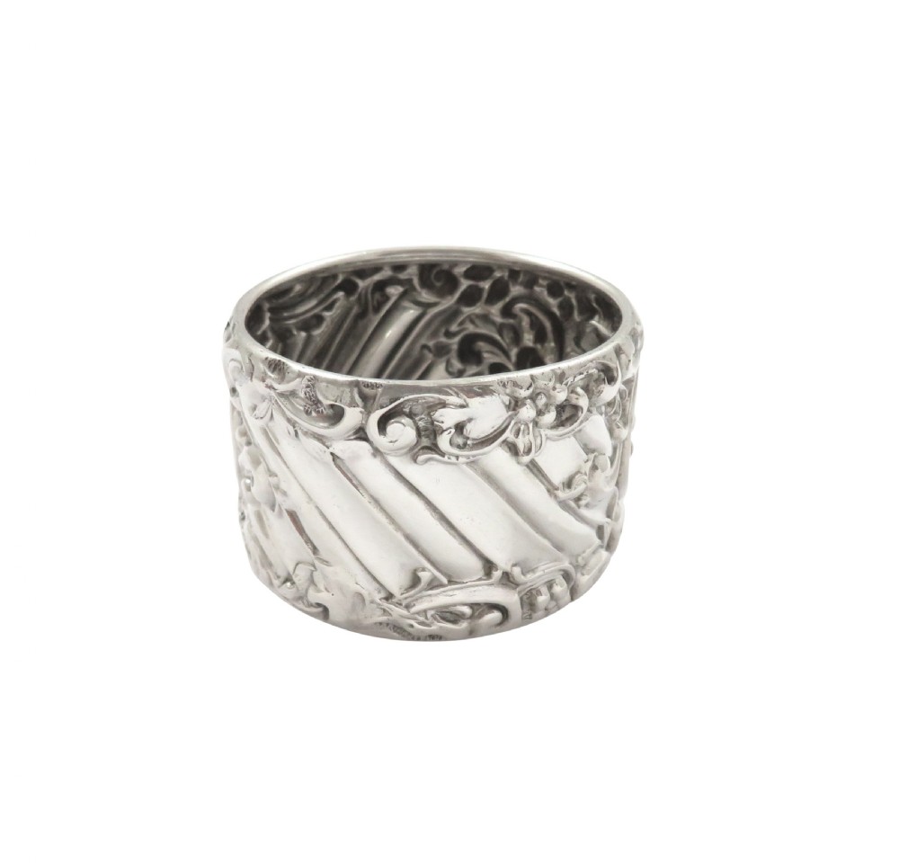 Set of 4 Antique Edwardian Sterling Silver Napkin Rings in Case 1902 View VII