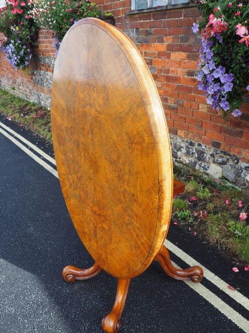 VICTORIAN FIGURED WALNUT LOO TABLE - ADDITIONAL PHOTO 4