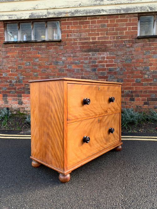 small victorian satin birch chest of drawers - CATEGORY: ANTIQUE CHEST OF DRAWERS - DATED 1870