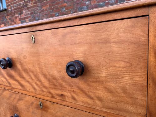 SMALL VICTORIAN SATIN BIRCH CHEST OF DRAWERS - ADDITIONAL PHOTO 2