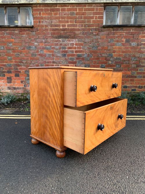 SMALL VICTORIAN SATIN BIRCH CHEST OF DRAWERS - ADDITIONAL PHOTO 7