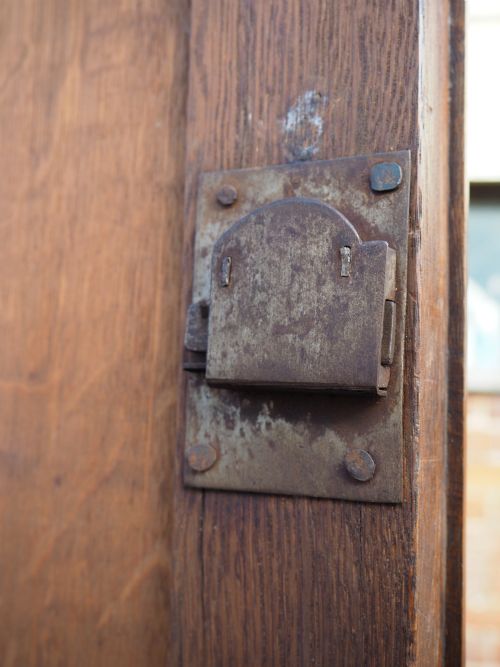 GEORGIAN OAK HOUSEKEEPERS CUPBOARD - ADDITIONAL PHOTO 3