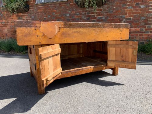 INDUSTRIAL CARPENTERS WORKBENCH - ADDITIONAL PHOTO 2