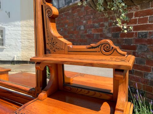 AESTHETICALLY INFLUENCED DRESSING TABLE - ADDITIONAL PHOTO 3