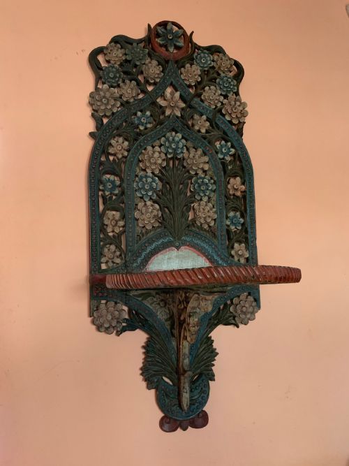 nineteenth century turban stand - CATEGORY: ANTIQUE MISCELLANEOUS - DATED 19TH CENTURY