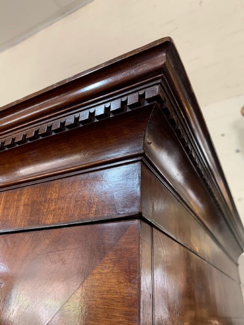 REGENCY PERIOD MAHOGANY LINEN PRESS - ADDITIONAL PHOTO 1