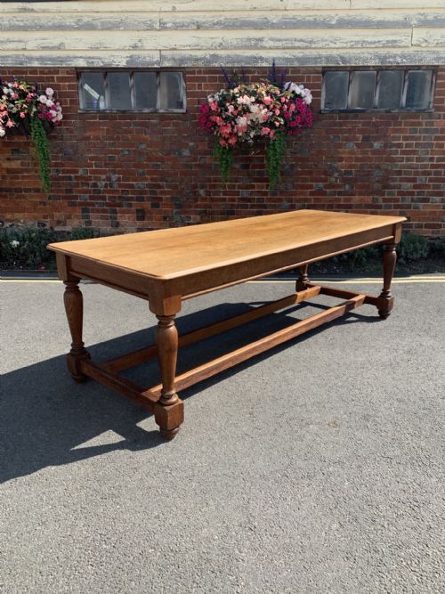 large oak table - CATEGORY: ANTIQUE TABLES - DATED 1920