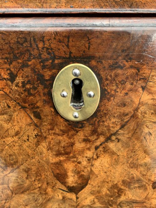 EIGHTEENTH CENTURY BURR WALNUT BUREAU - ADDITIONAL PHOTO 3