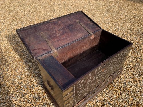 NINETEENTH CENTURY ZANZIBAR TRUNK - ADDITIONAL PHOTO 3