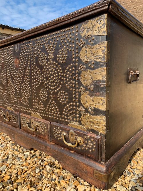 NINETEENTH CENTURY ZANZIBAR TRUNK - ADDITIONAL PHOTO 8