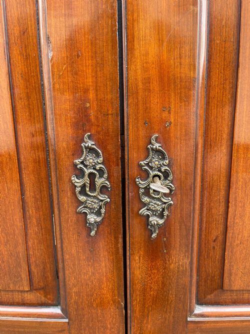 EIGHTEENTH CENTURY MAHOGANY DWARF PRESS CUPBOARD - ADDITIONAL PHOTO 9