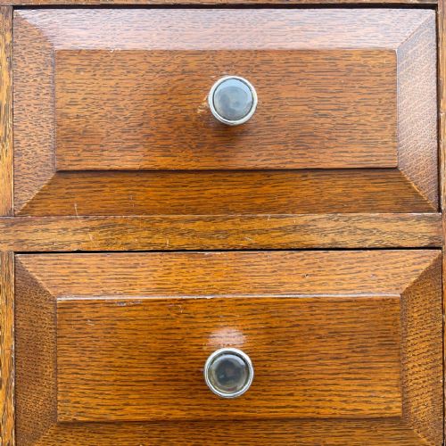 A FIFTEEN DRAWER OAK CHEST - ADDITIONAL PHOTO 3