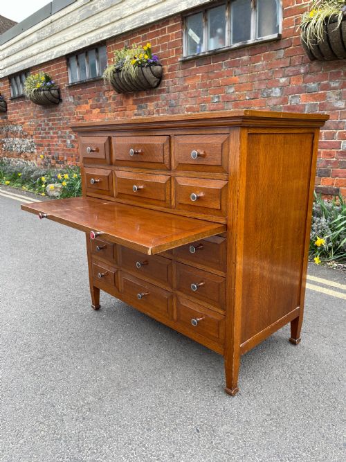 A FIFTEEN DRAWER OAK CHEST - ADDITIONAL PHOTO 5
