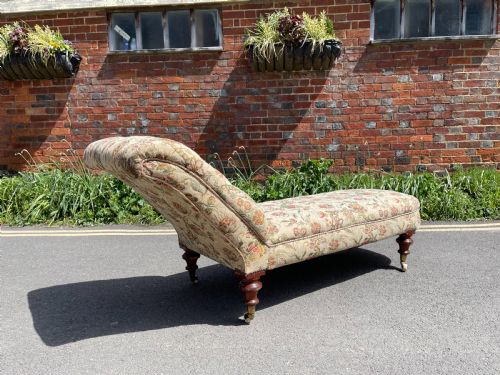 VICTORIAN DAYBED - ADDITIONAL PHOTO 1