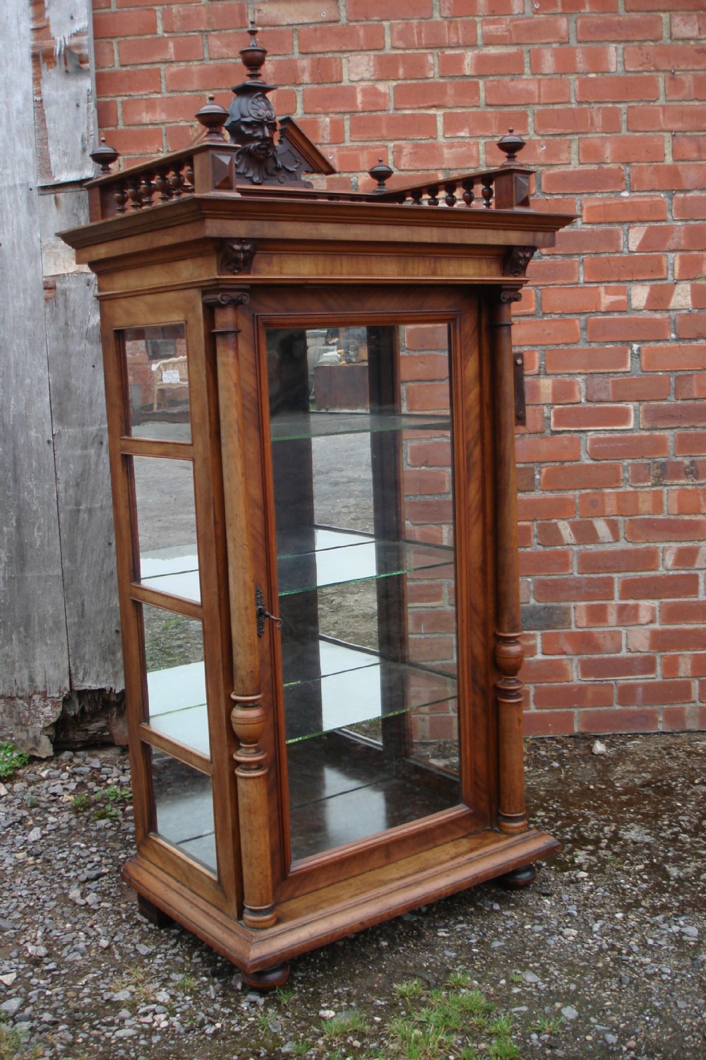 Continental display cabinet