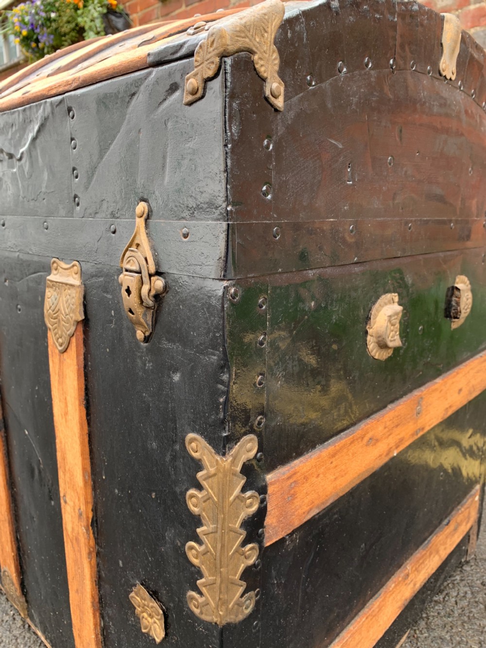 Dome top tin trunk View II