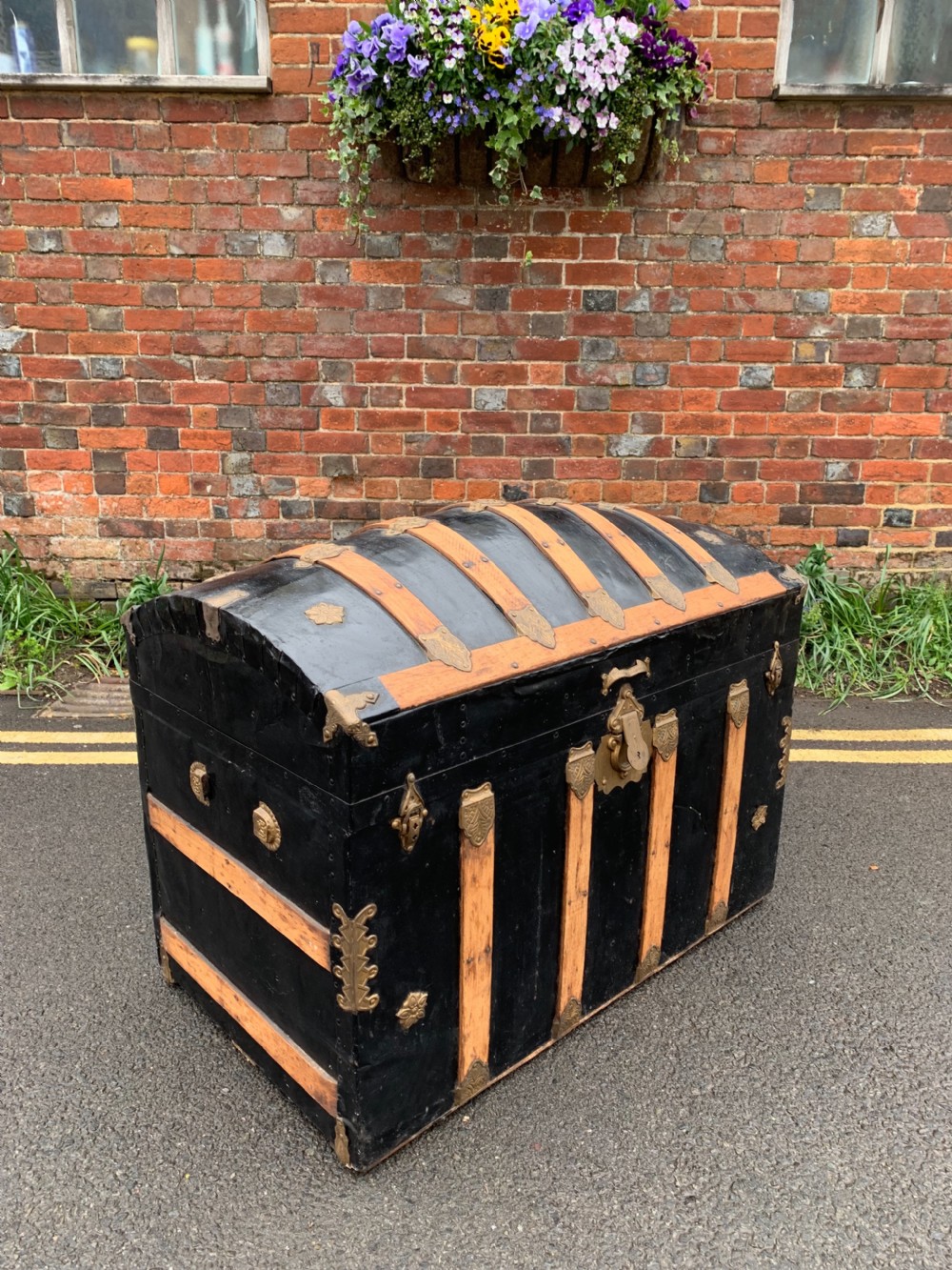 Dome top tin trunk View III