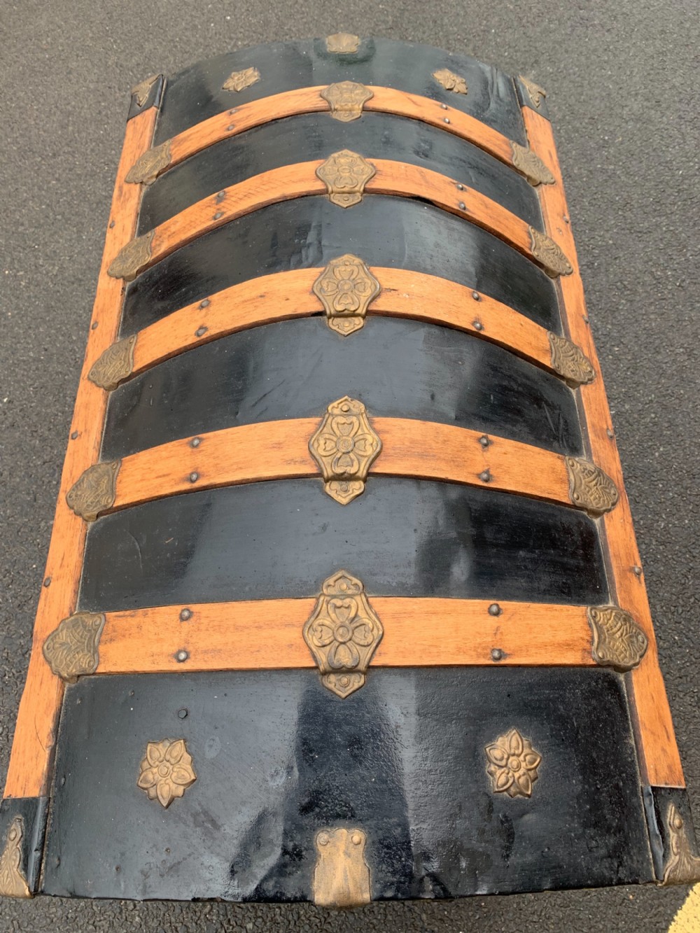 Dome top tin trunk View V