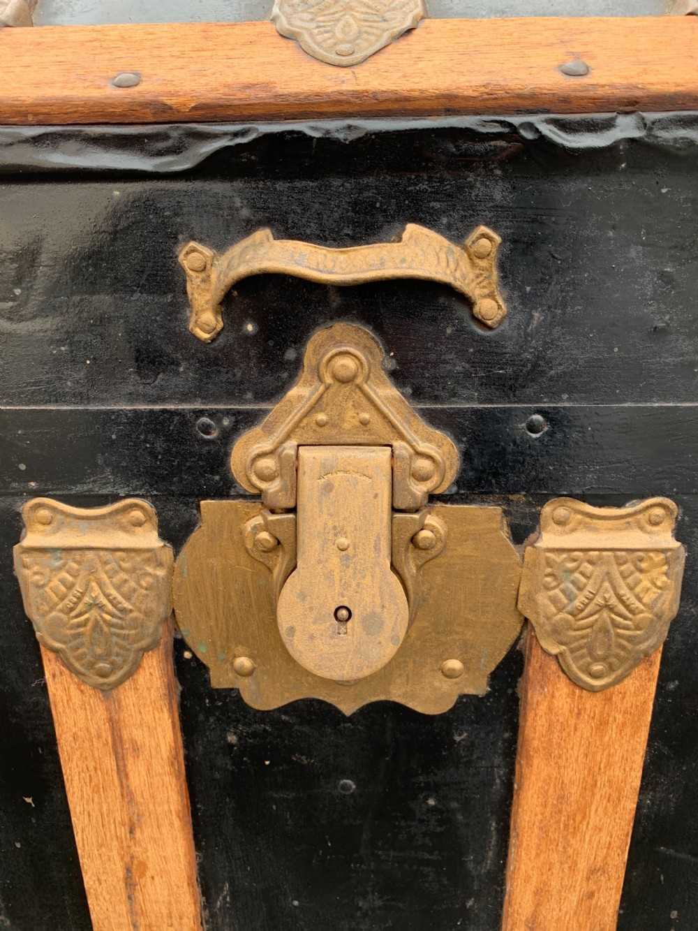 Dome top tin trunk View VI