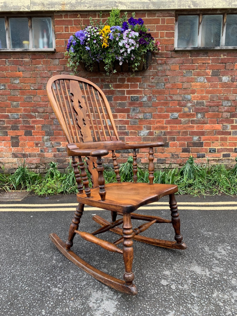 Nineteenth century Windsor rocking chair 