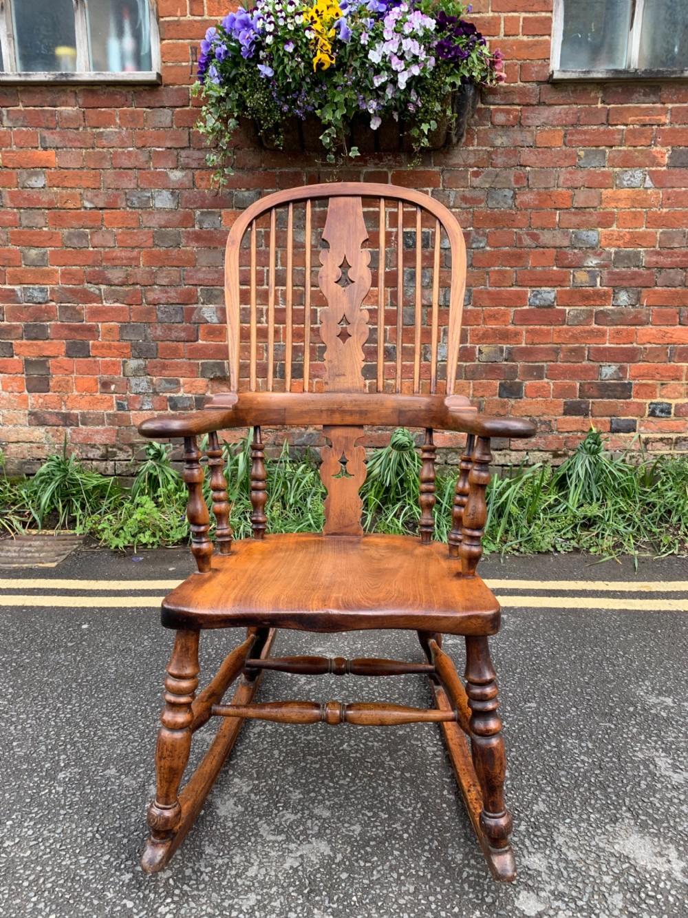 Nineteenth century Windsor rocking chair  View VI