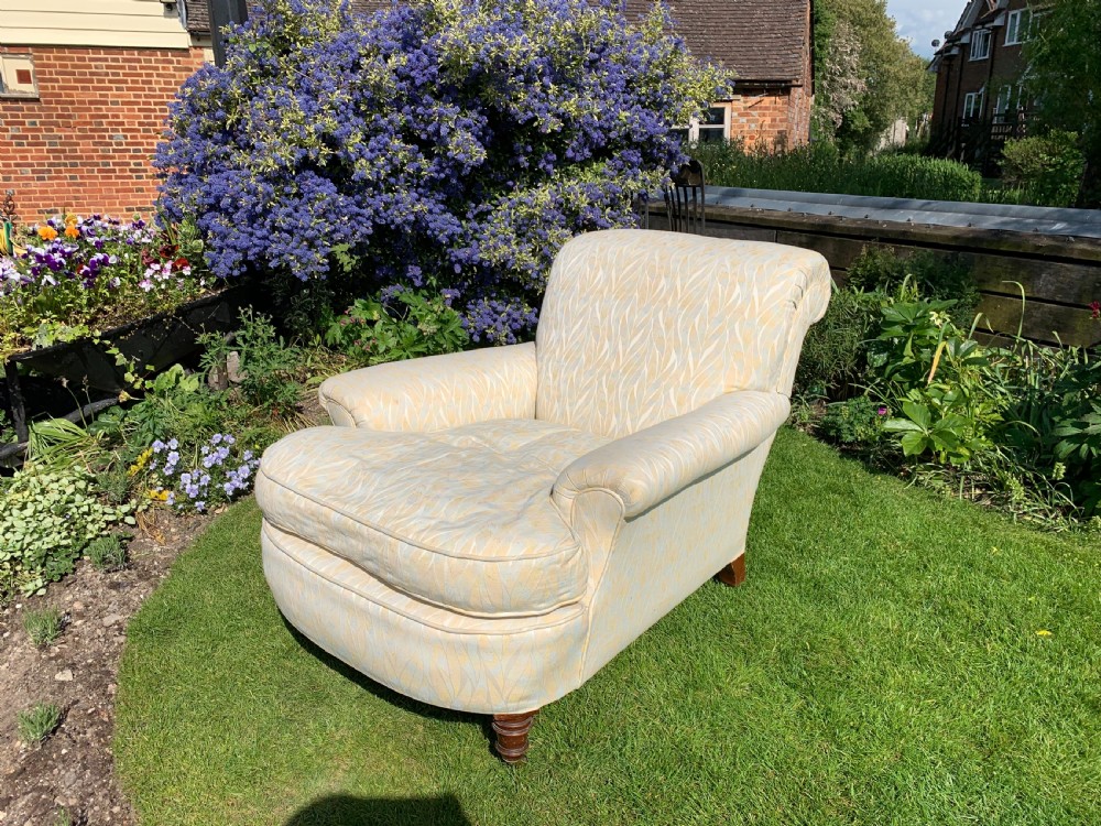 Deep seated armchair 