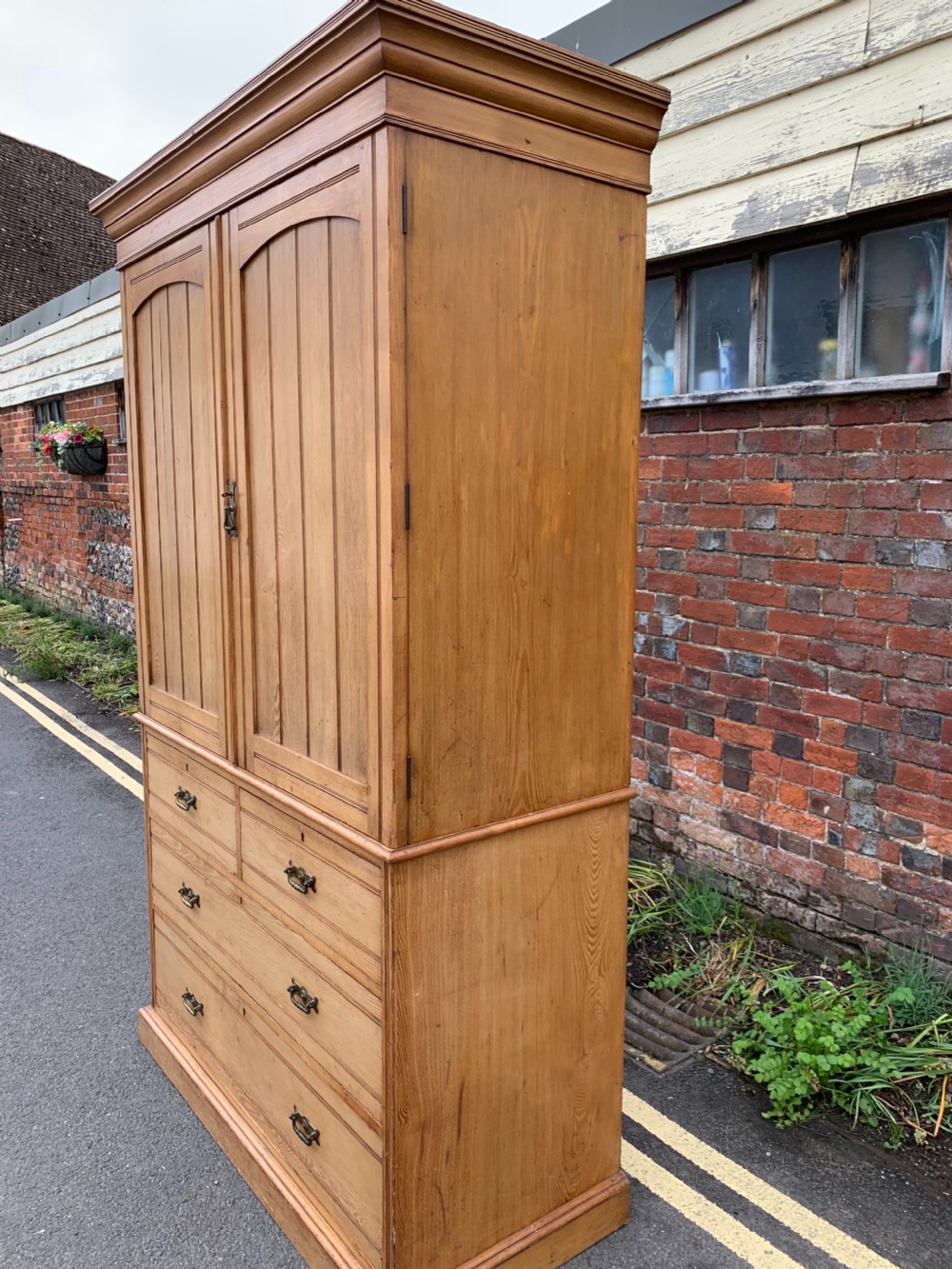 Victorian Ash linen press View II
