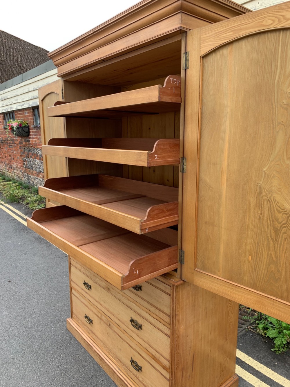 Victorian Ash linen press View VI