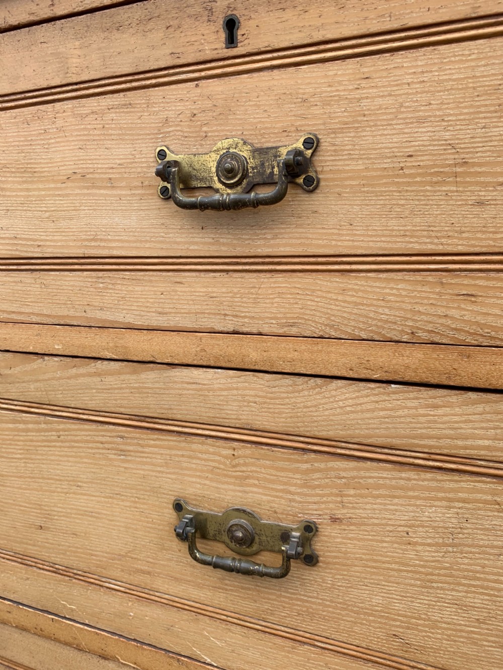 Victorian Ash linen press View IX