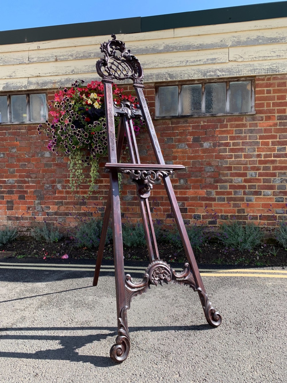 Continental display easel