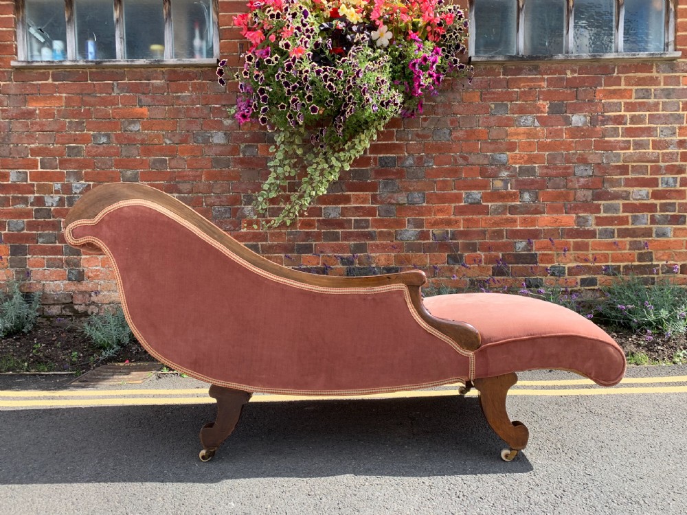 Victorian Walnut chaise longue  View VII