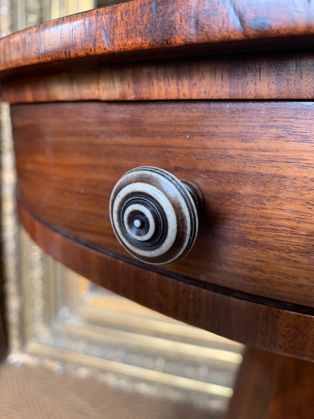 Small pedestal drum table View III