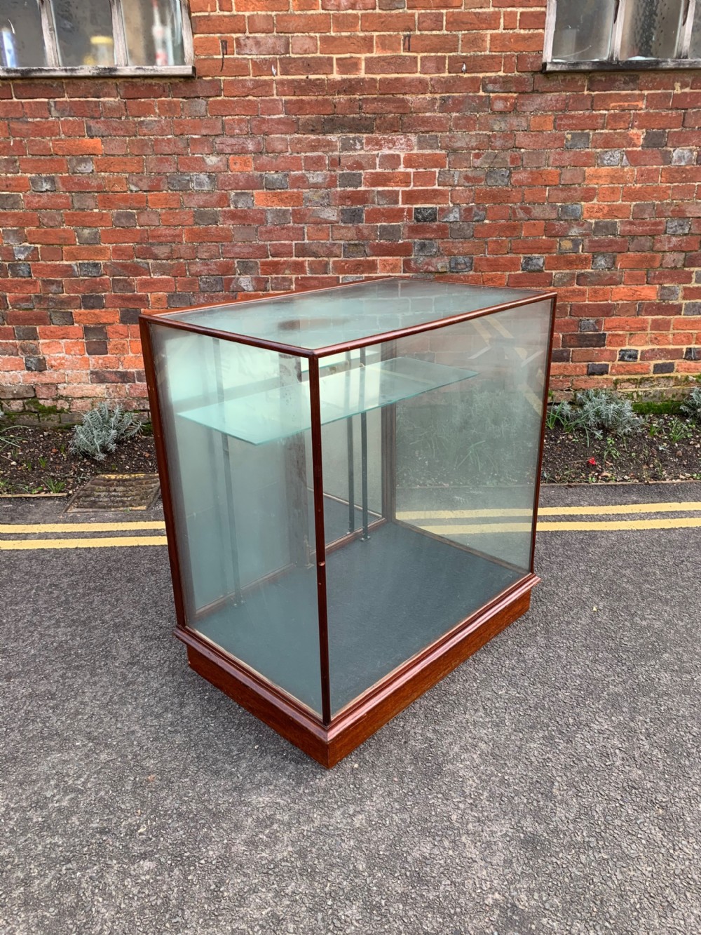 Shop display cabinet 