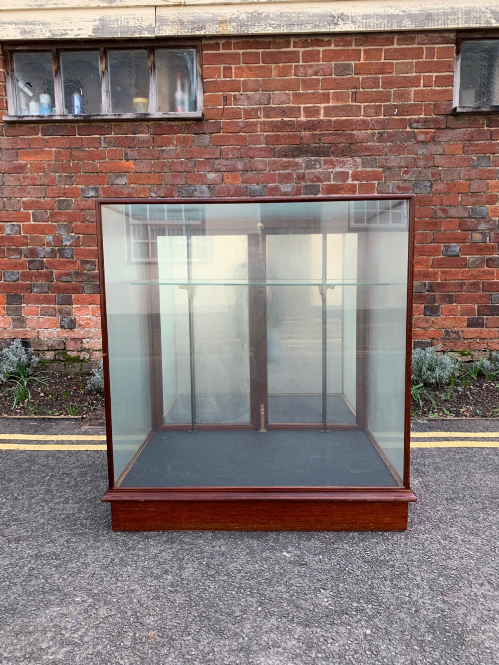 Shop display cabinet  View IV